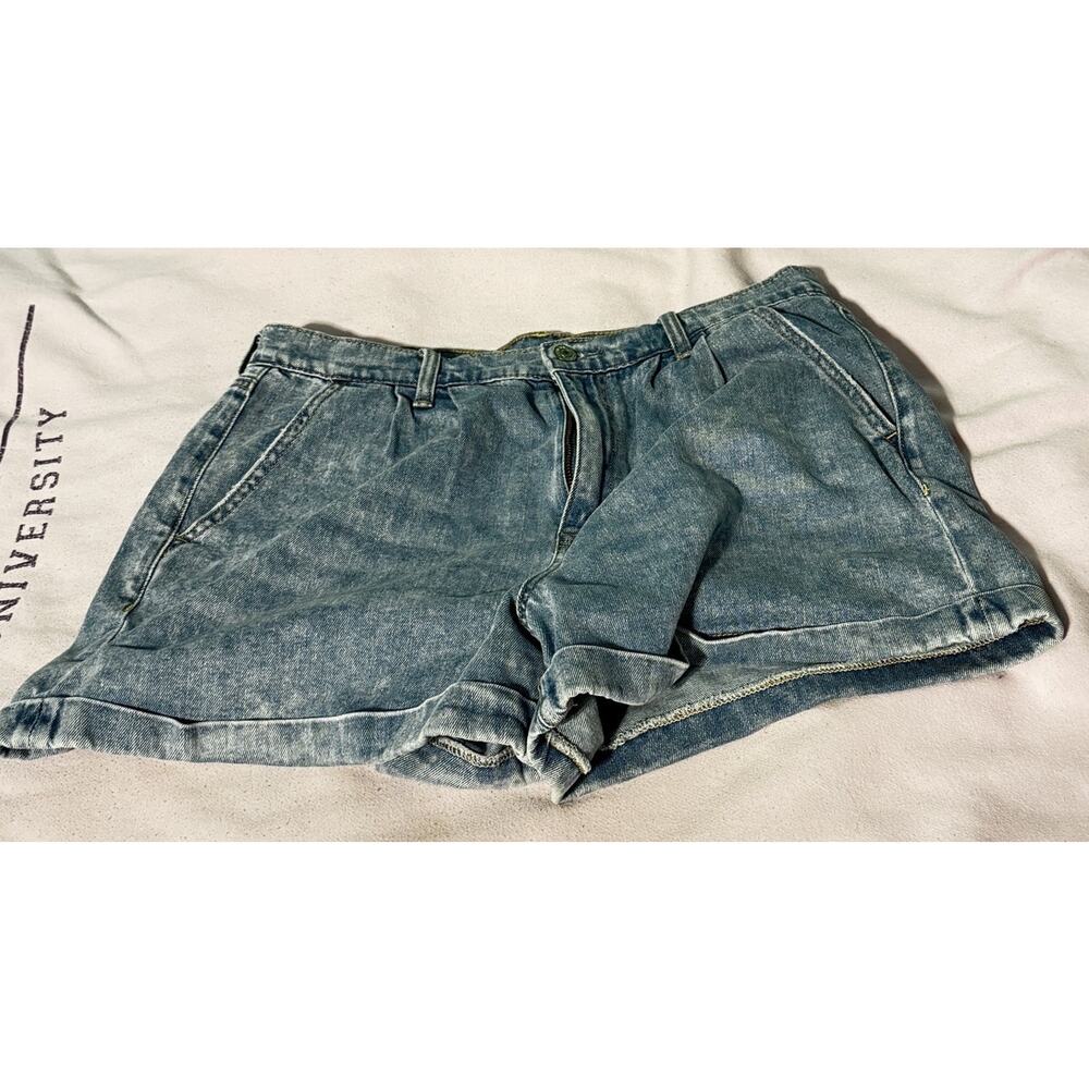 American Eagle Womens Denim Mom Shorts Size 12 High Rise Retro Stonewash Pleated
